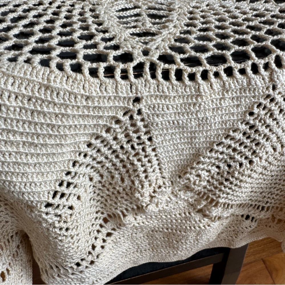 Vintage Handmade Round Crochet Lace Table Cover Cotton - Picture 4 of 9